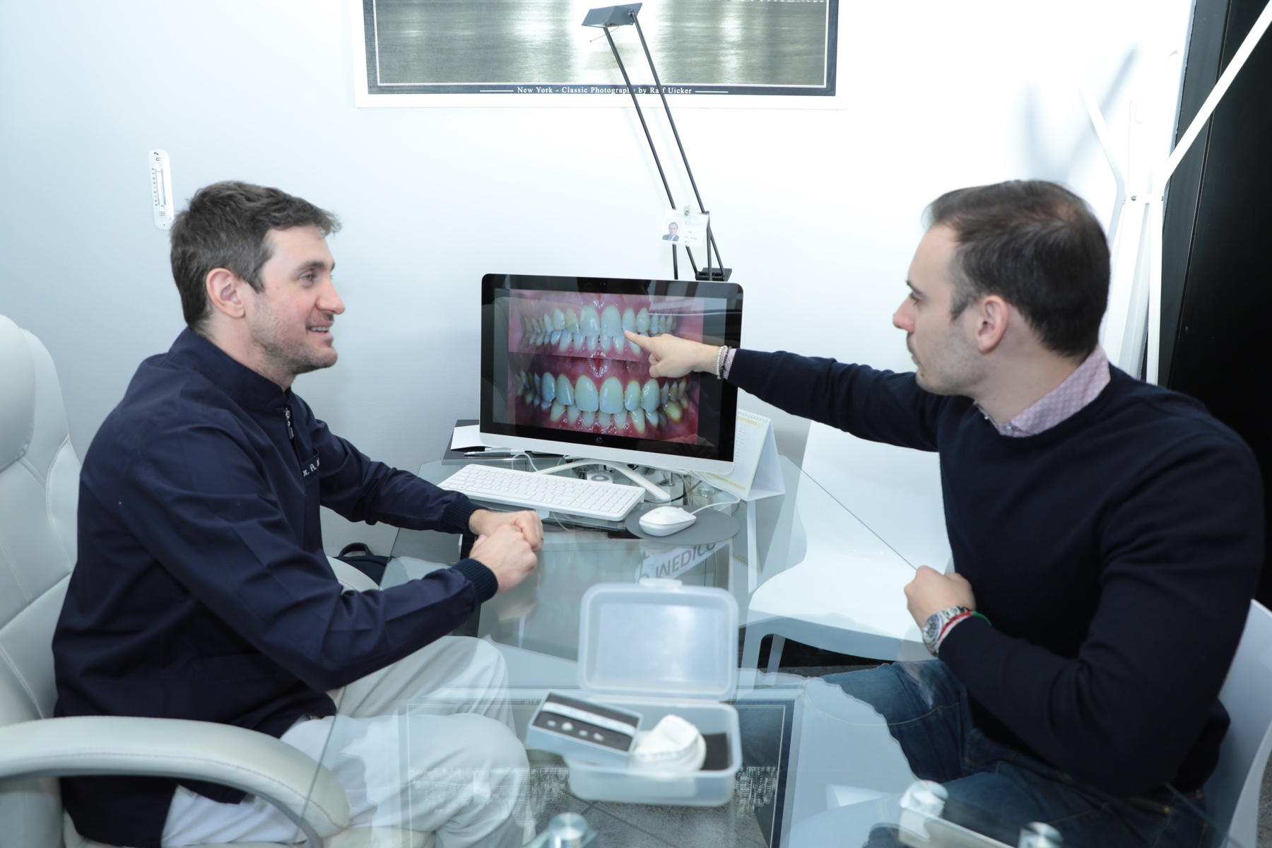 Confronto su immagini odontoiatriche durante un consulto